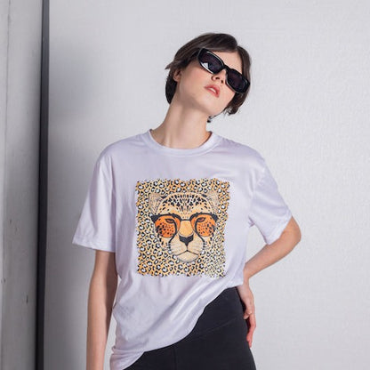 Encuentra la esencia de la moda en Free Spirit con nuestra blusa de moda. Calidad, comodidad y estilo únicos. Blusa de Moda Leopard Sunglasses